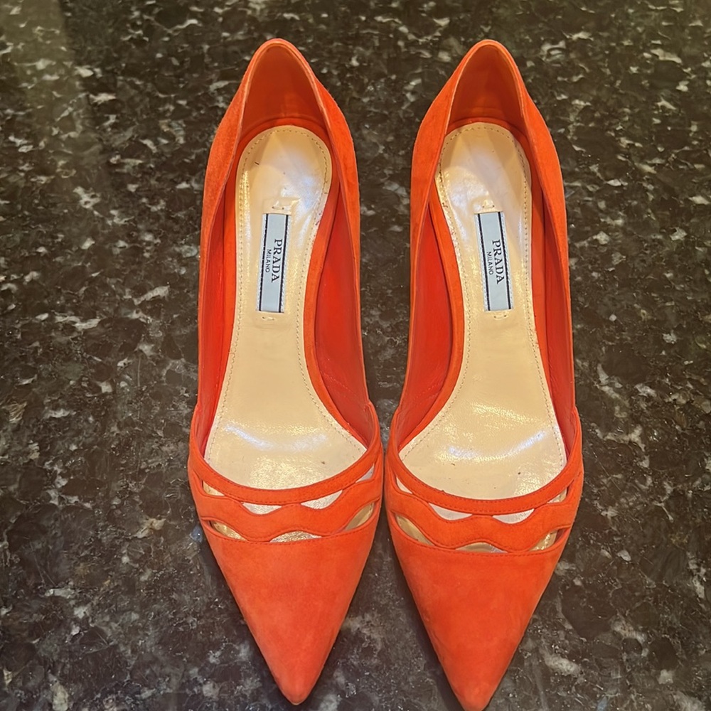 Prada Donna Wavy Pumps